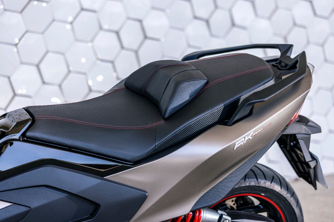 Kymco AK 550 Premium: lo sportivo si fa più turistico