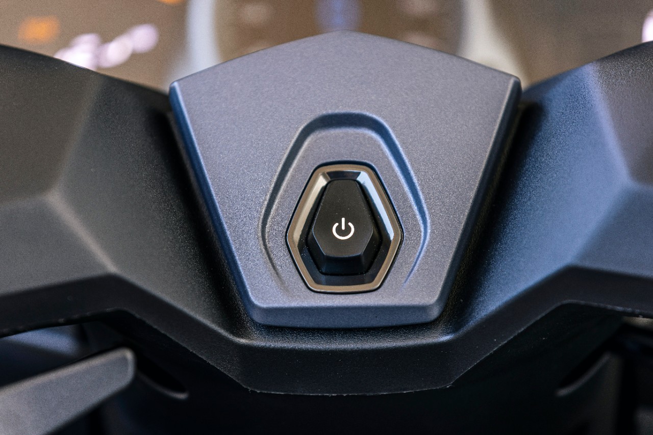 Kymco AK 550 Premium: lo sportivo si fa più turistico