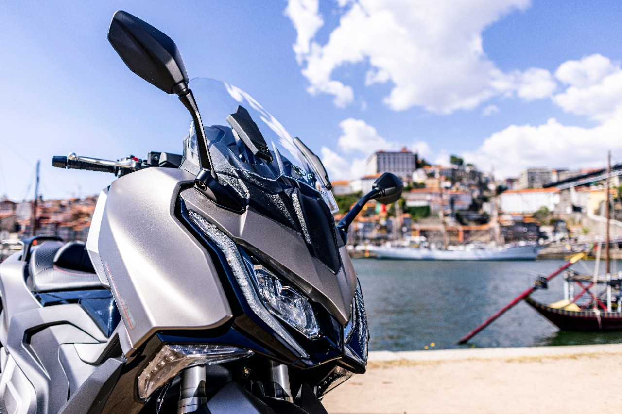 Kymco AK 550 Premium: lo sportivo si fa più turistico