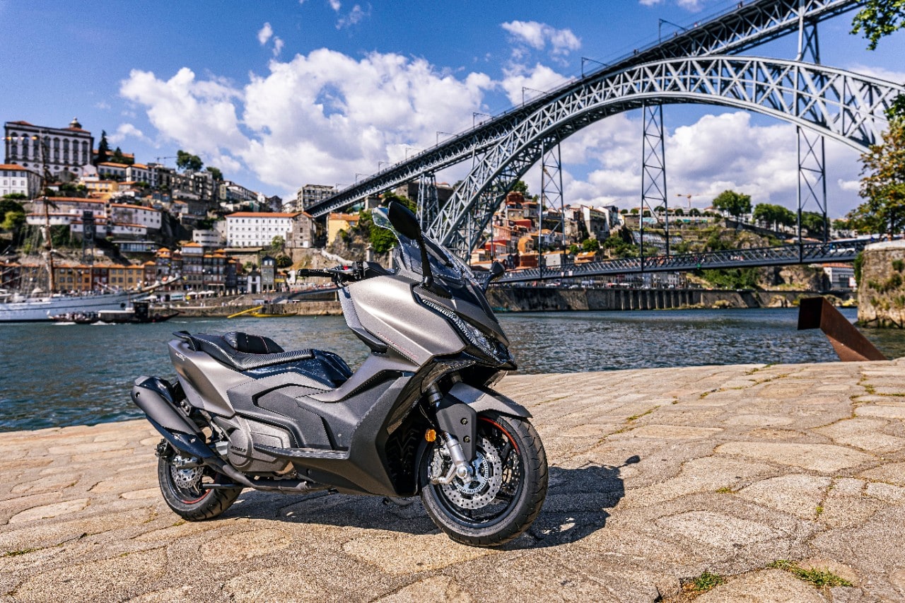 Kymco AK 550 Premium: lo sportivo si fa più turistico