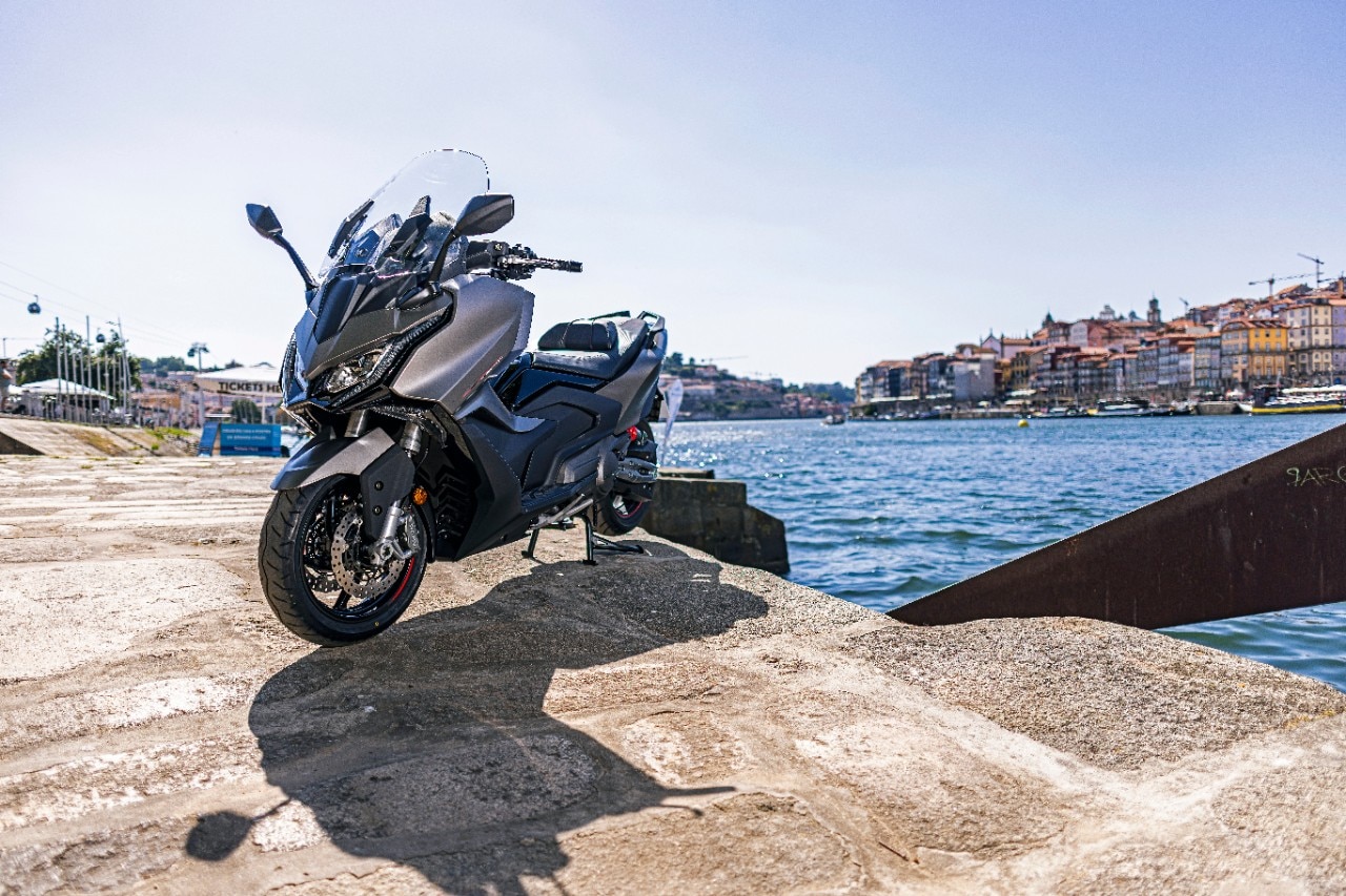 Kymco AK 550 Premium: lo sportivo si fa più turistico