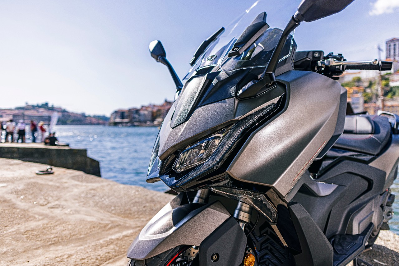 Kymco AK 550 Premium: lo sportivo si fa più turistico