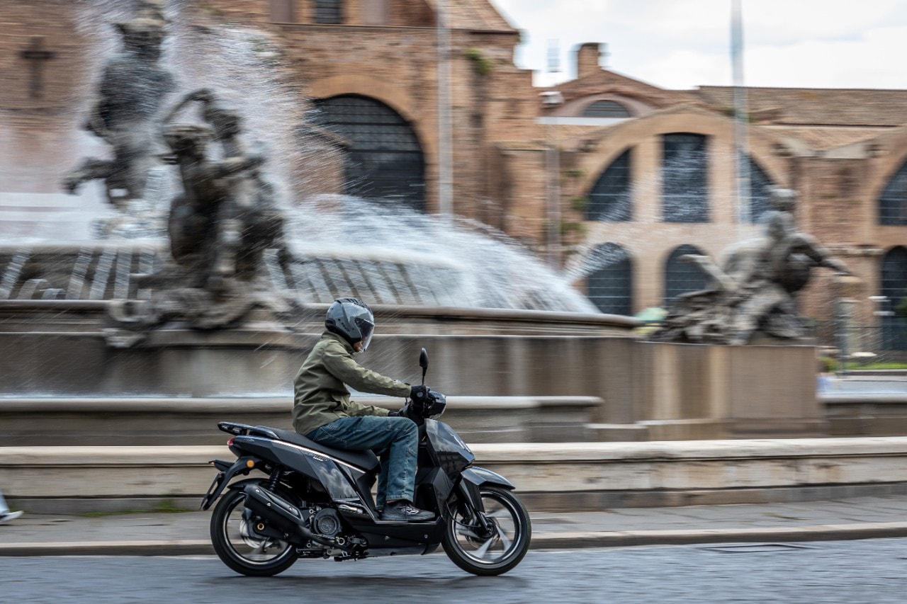 Peugeot Tweet: tutto ciò che serve per la città