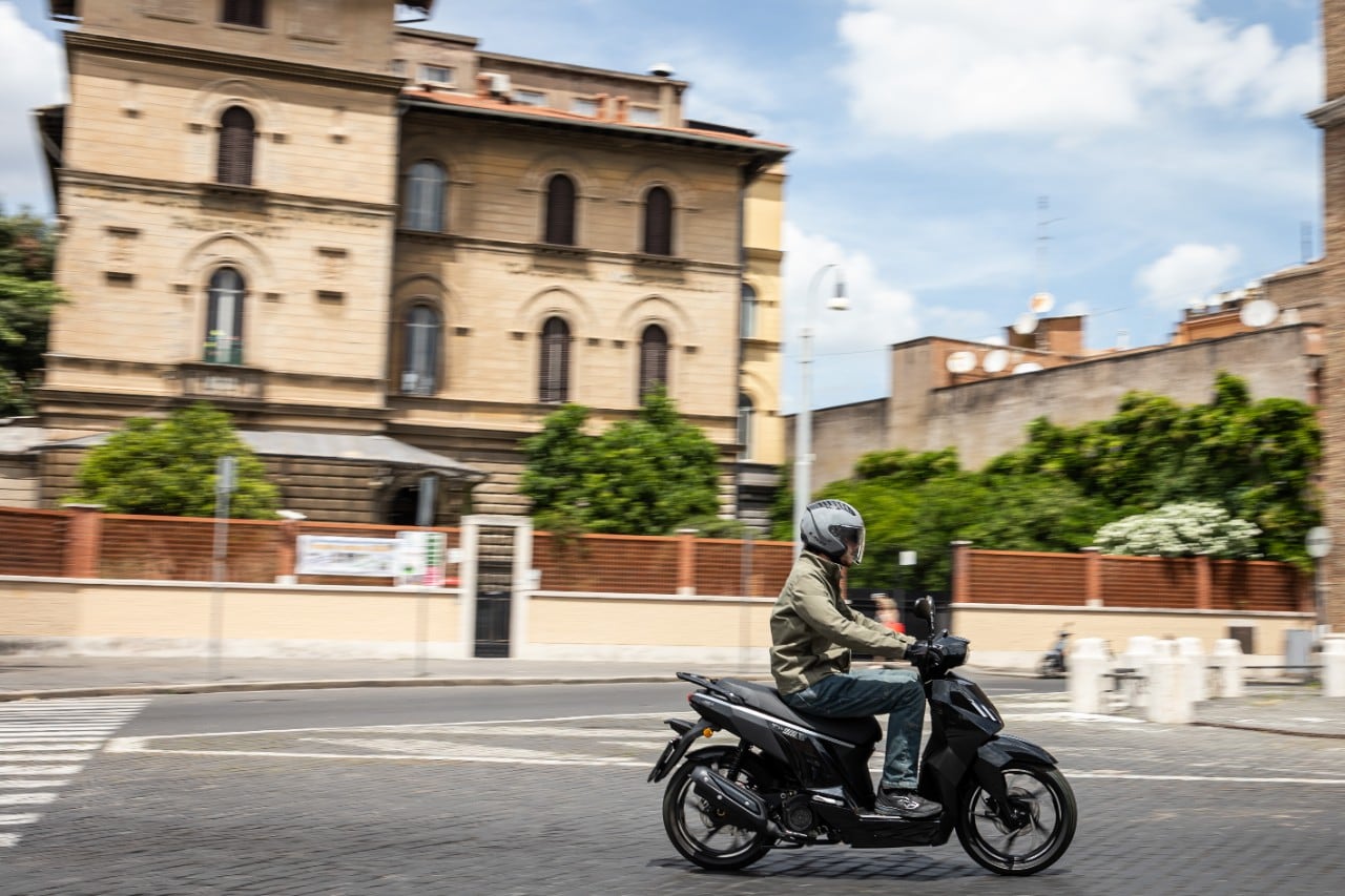 Peugeot Tweet: tutto ciò che serve per la città