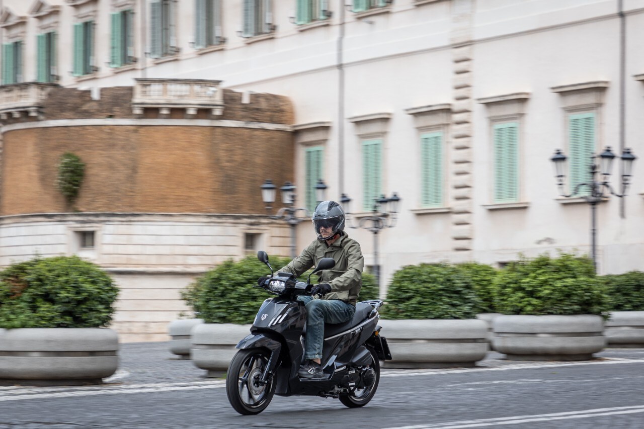 Peugeot Tweet: tutto ciò che serve per la città