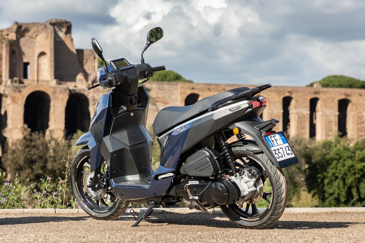 Peugeot Tweet: tutto ciò che serve per la città