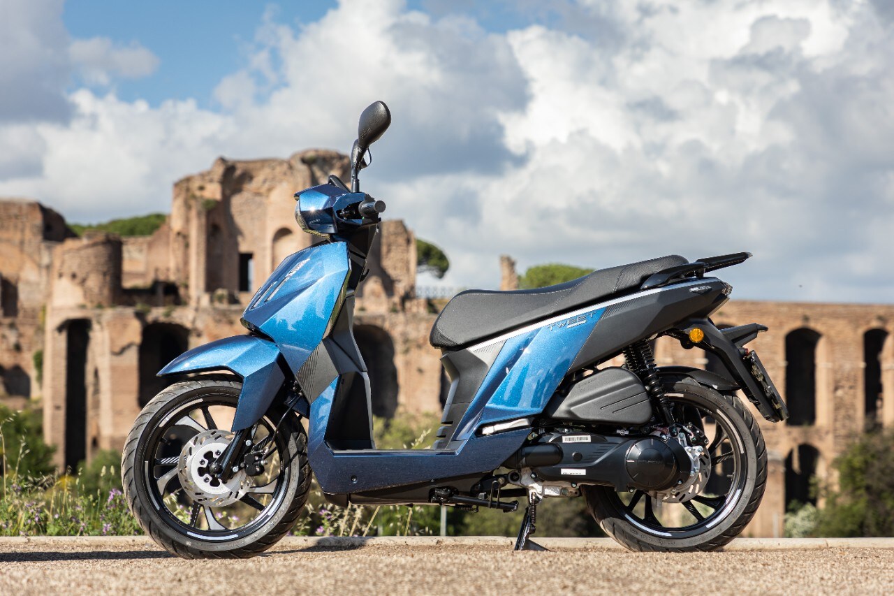 Peugeot Tweet: tutto ciò che serve per la città