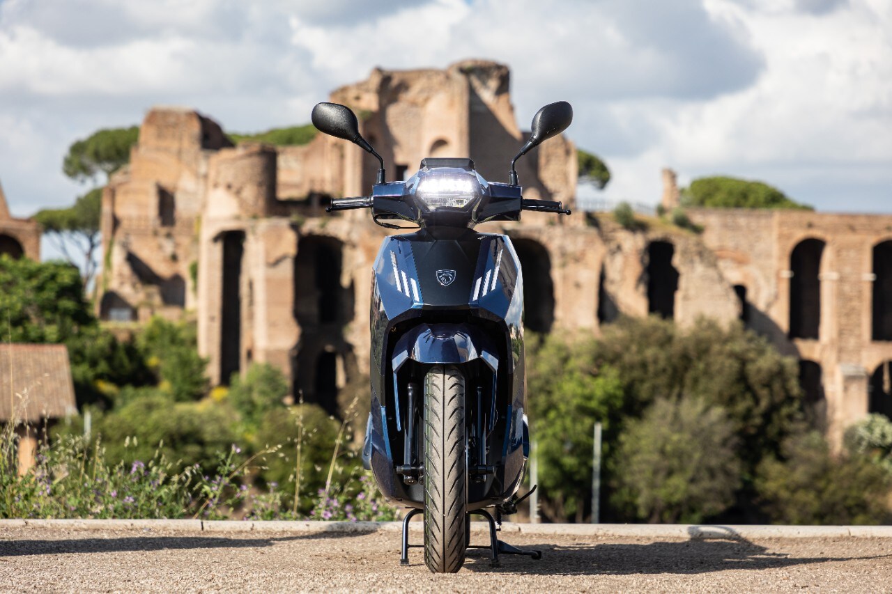 Peugeot Tweet: tutto ciò che serve per la città