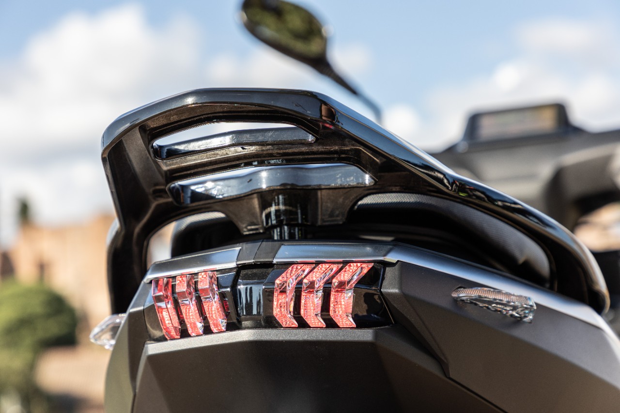 Peugeot Tweet: tutto ciò che serve per la città