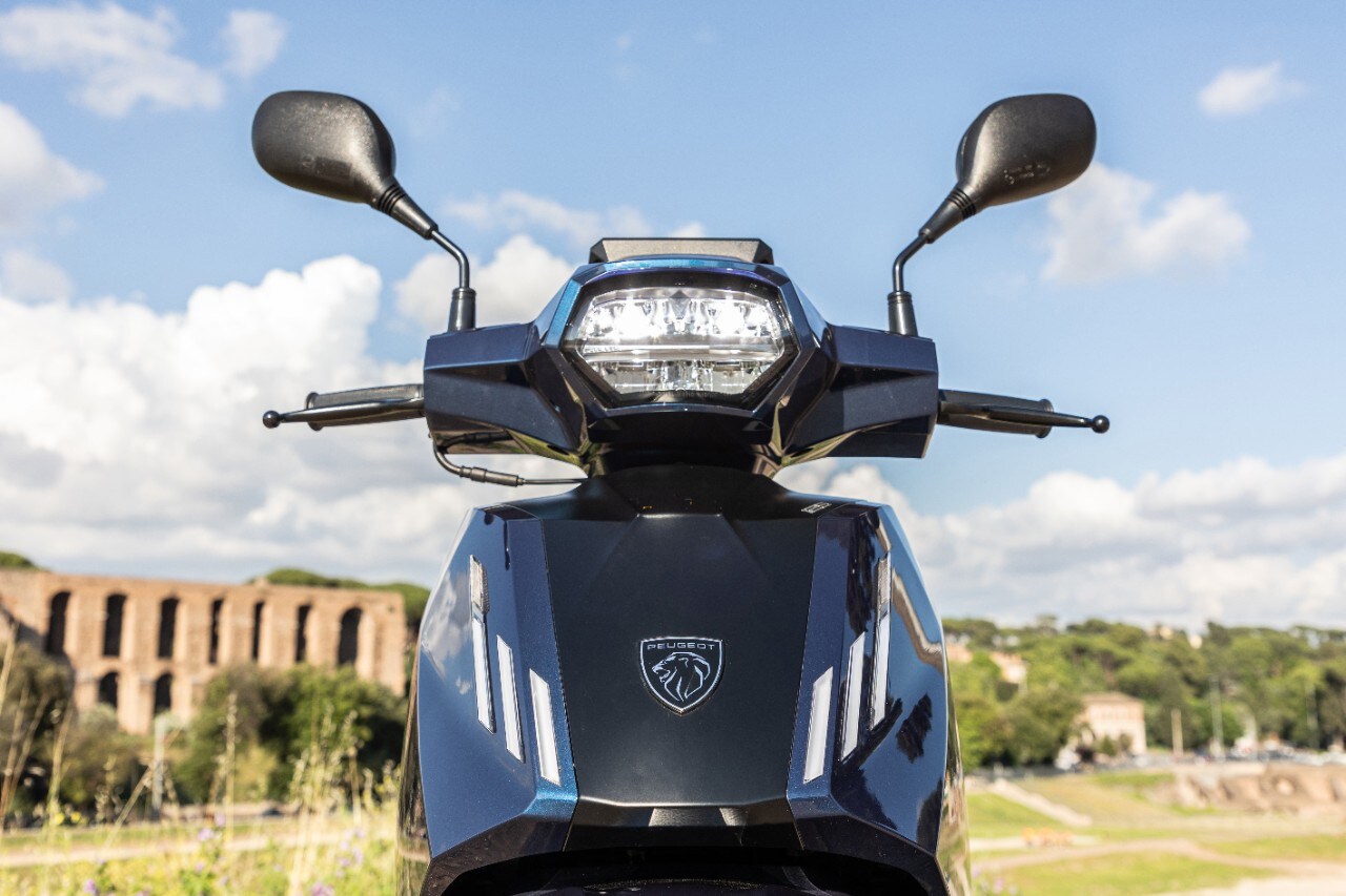 Peugeot Tweet: tutto ciò che serve per la città