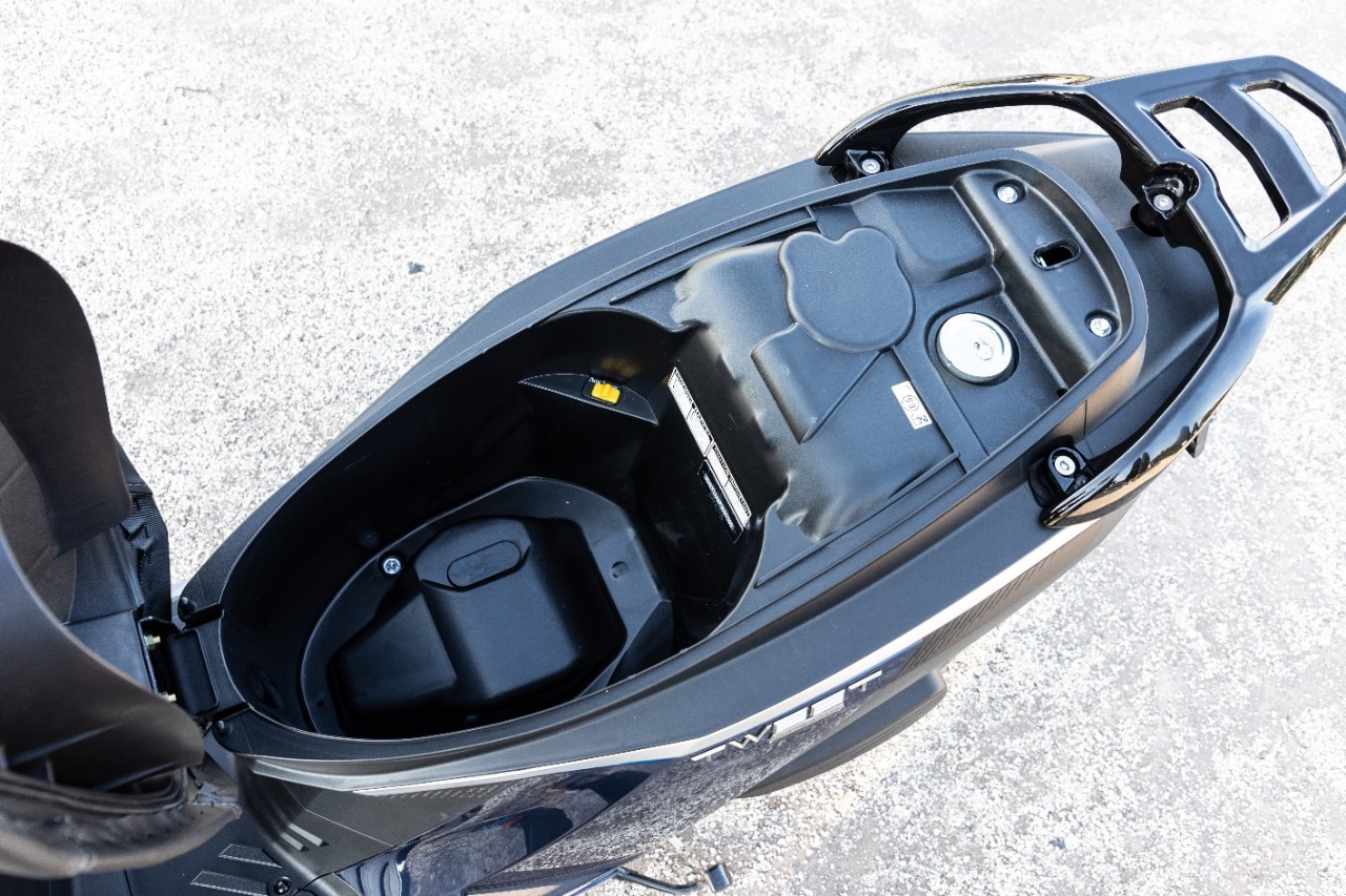 Peugeot Tweet: tutto ciò che serve per la città