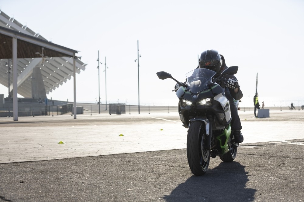 Kawasaki Ninja 7 Hybrid: buona la prima