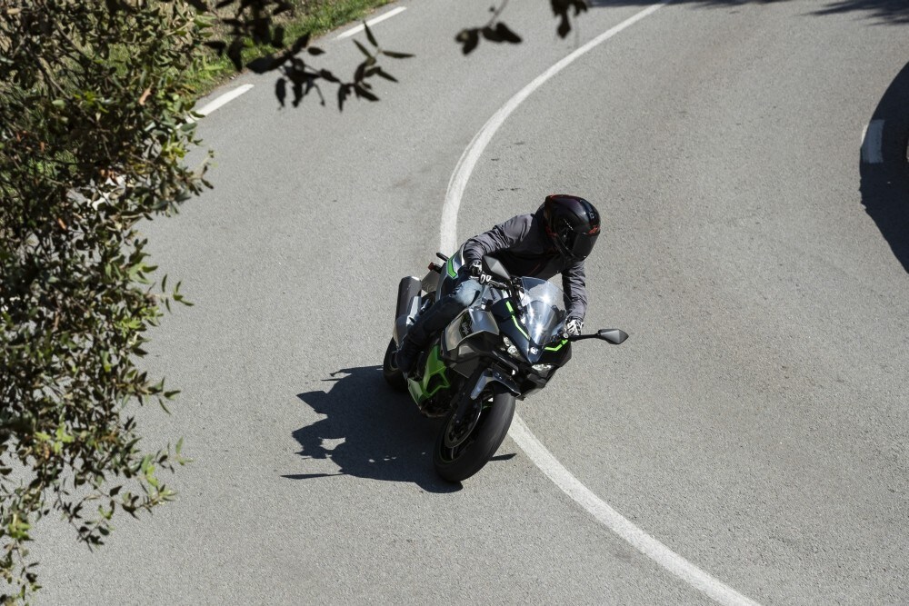 Kawasaki Ninja 7 Hybrid: buona la prima