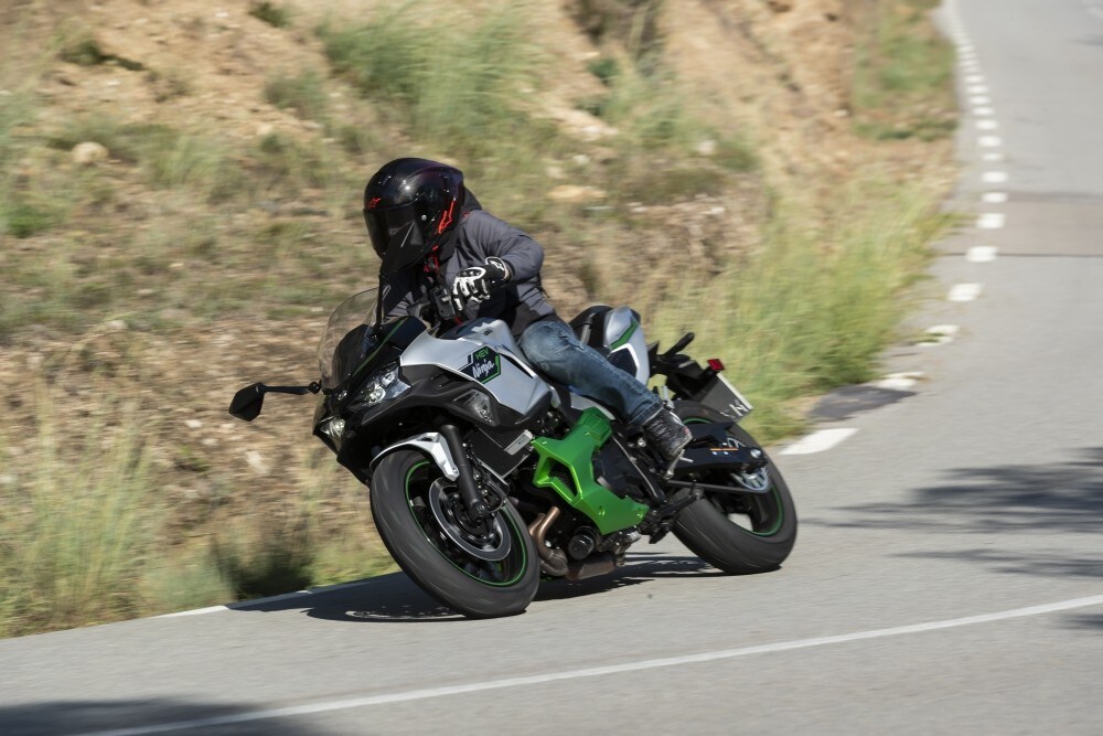 Kawasaki Ninja 7 Hybrid: buona la prima