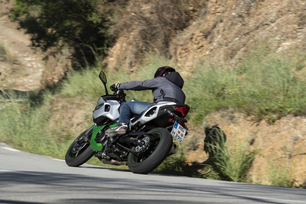 Kawasaki Ninja 7 Hybrid: buona la prima