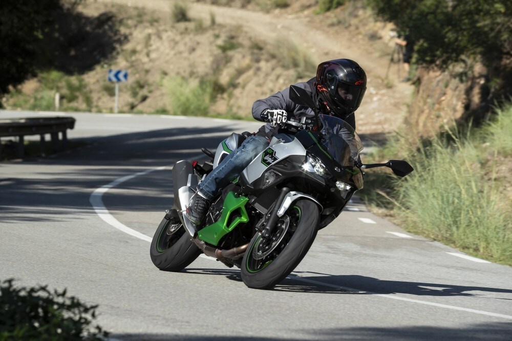 Kawasaki Ninja 7 Hybrid: buona la prima