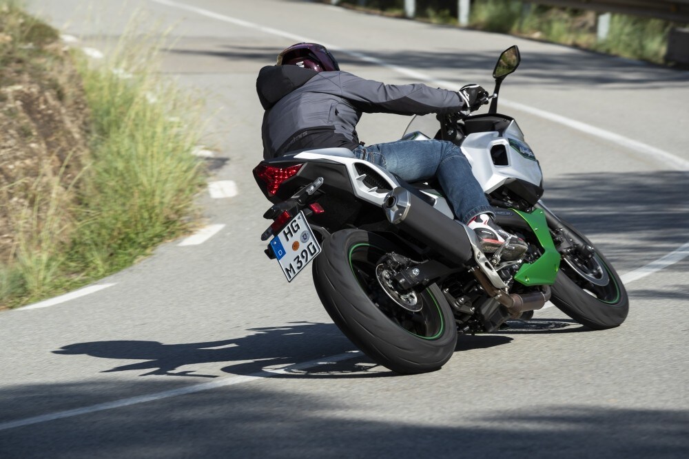 Kawasaki Ninja 7 Hybrid: buona la prima