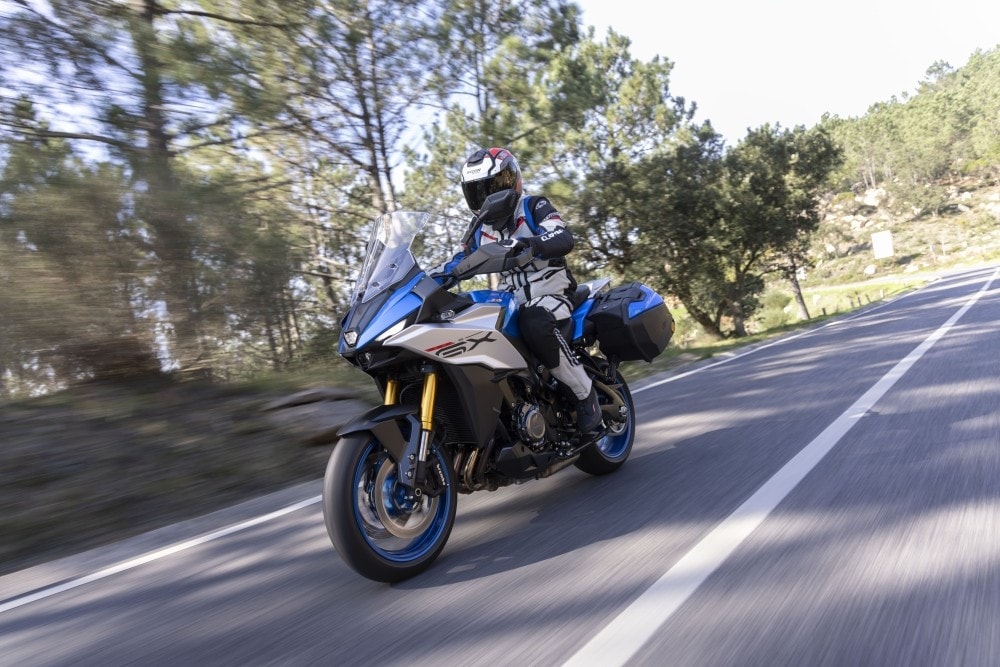 Suzuki GSX-S 1000 GX: una crossover col fuoco dentro