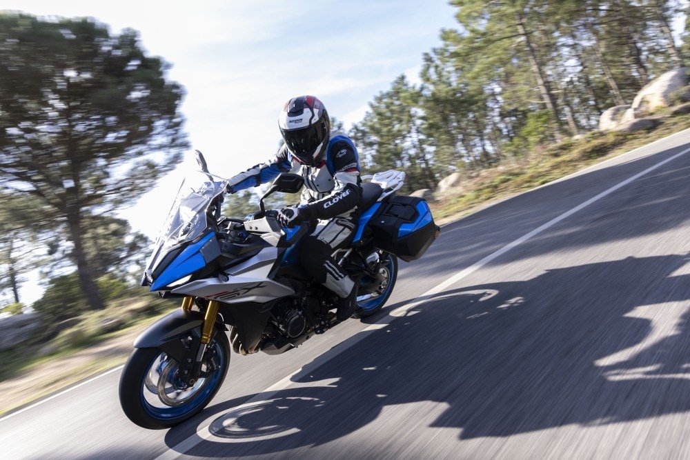 Suzuki GSX-S 1000 GX: una crossover col fuoco dentro