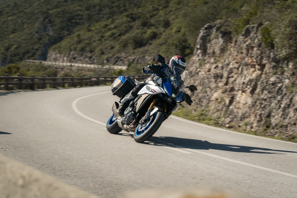 Suzuki GSX-S 1000 GX: una crossover col fuoco dentro