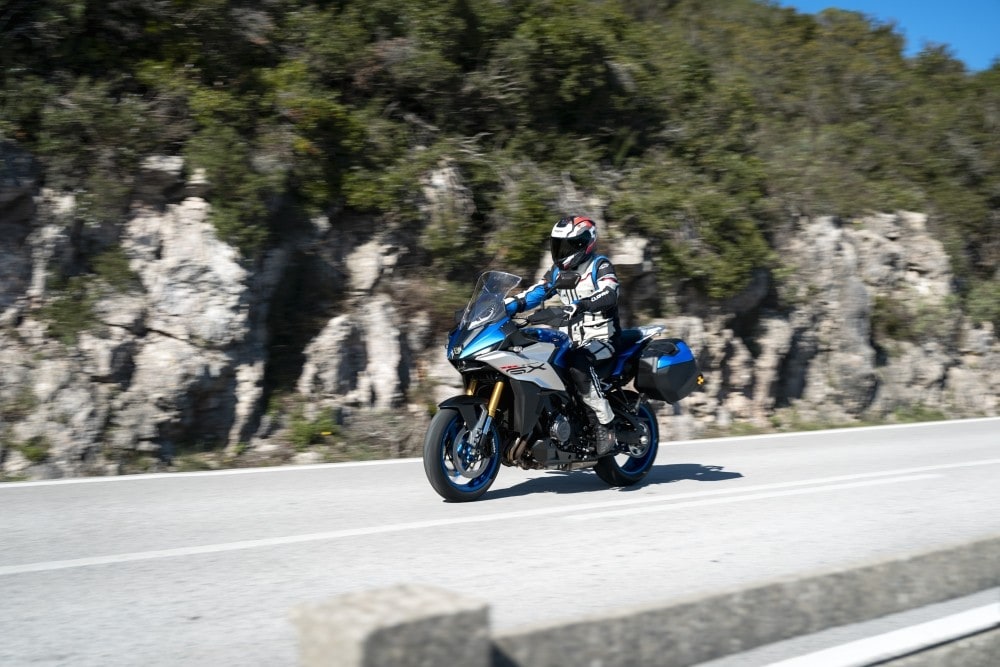 Suzuki GSX-S 1000 GX: una crossover col fuoco dentro