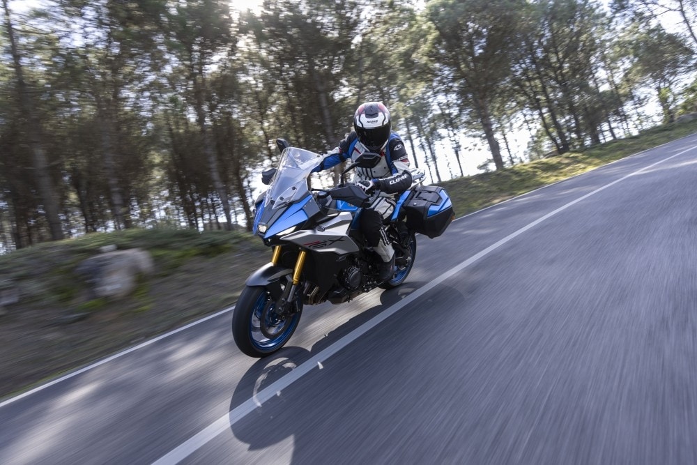 Suzuki GSX-S 1000 GX: una crossover col fuoco dentro