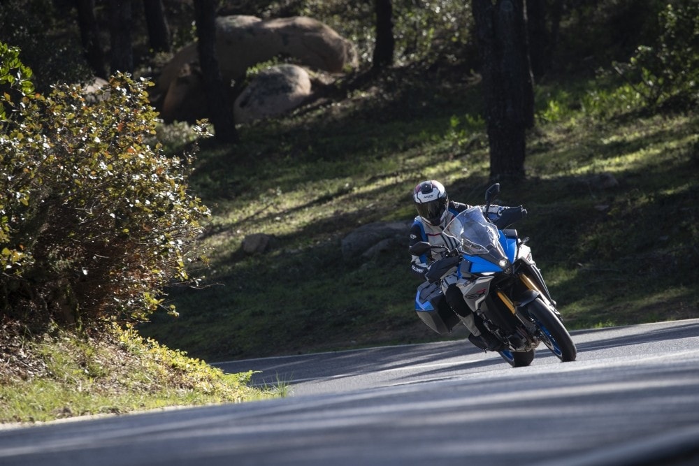 Suzuki GSX-S 1000 GX: una crossover col fuoco dentro