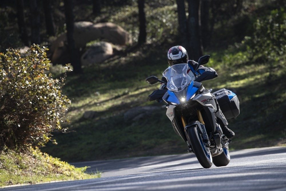 Suzuki GSX-S 1000 GX: una crossover col fuoco dentro