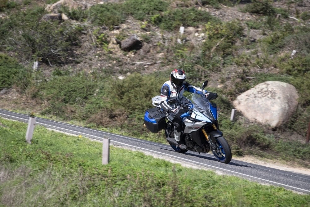 Suzuki GSX-S 1000 GX: una crossover col fuoco dentro