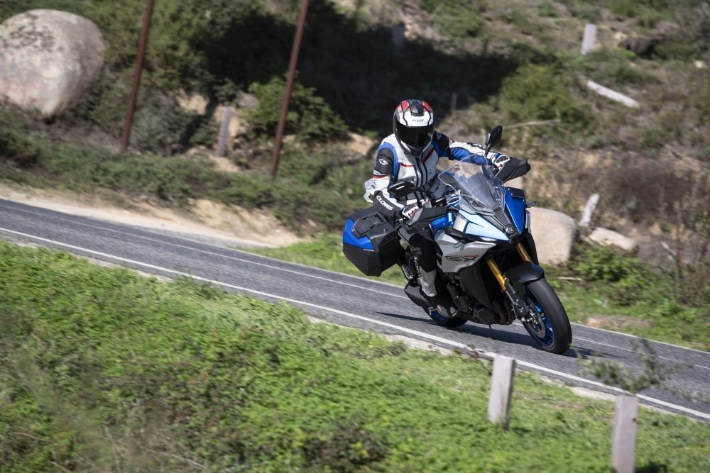 Suzuki GSX-S 1000 GX: una crossover col fuoco dentro