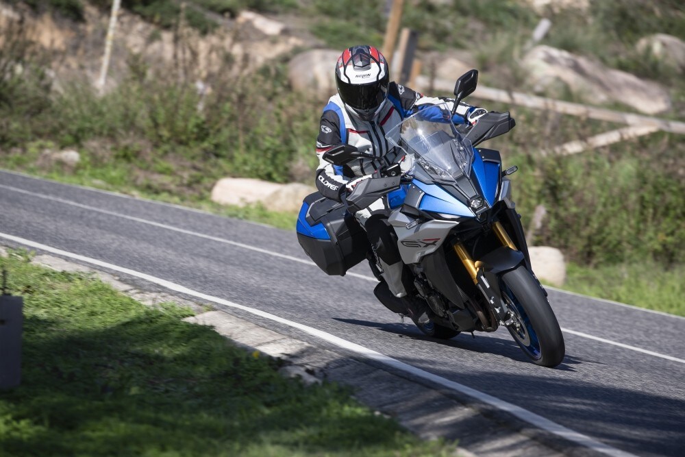 Suzuki GSX-S 1000 GX: una crossover col fuoco dentro