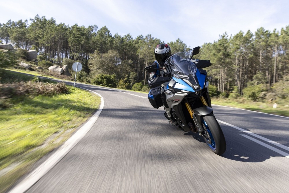 Suzuki GSX-S 1000 GX: una crossover col fuoco dentro