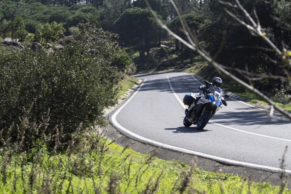 Suzuki GSX-S 1000 GX: una crossover col fuoco dentro