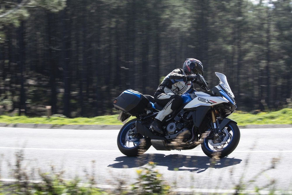 Suzuki GSX-S 1000 GX: una crossover col fuoco dentro