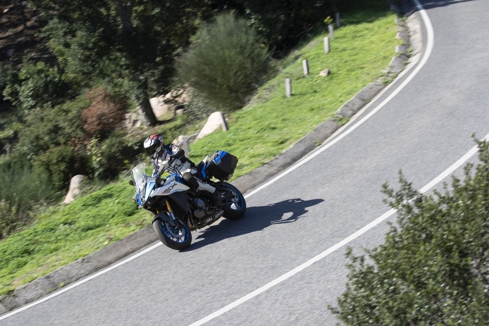 Suzuki GSX-S 1000 GX: una crossover col fuoco dentro