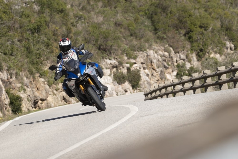 Suzuki GSX-S 1000 GX: una crossover col fuoco dentro