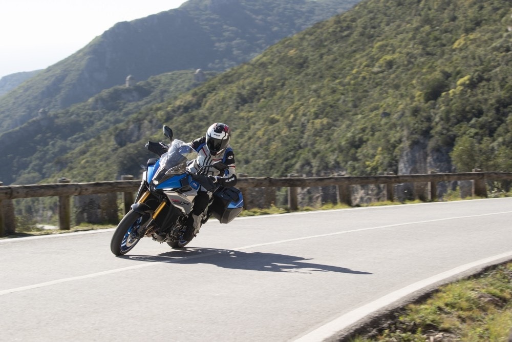 Suzuki GSX-S 1000 GX: una crossover col fuoco dentro