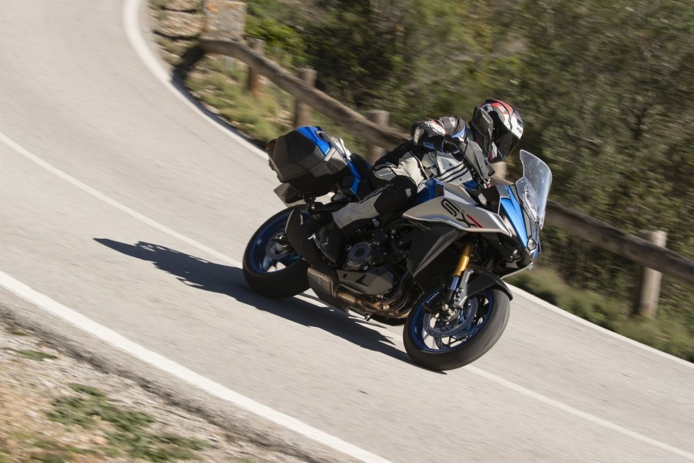 Suzuki GSX-S 1000 GX: una crossover col fuoco dentro