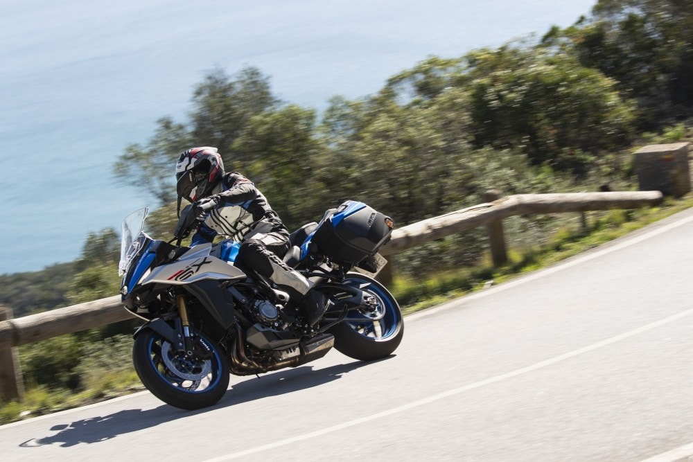 Suzuki GSX-S 1000 GX: una crossover col fuoco dentro