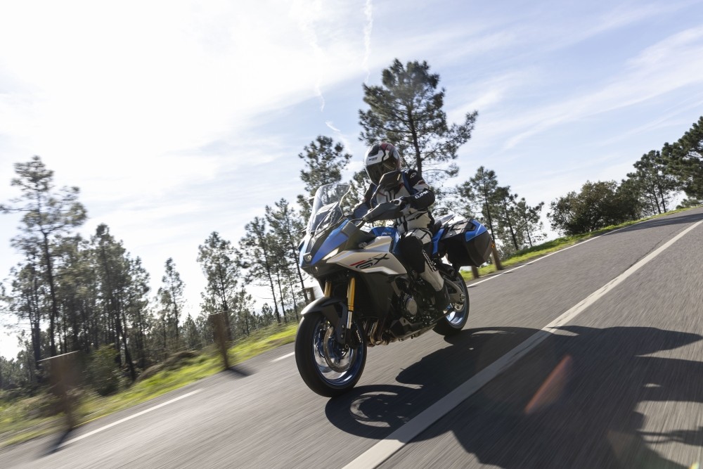 Suzuki GSX-S 1000 GX: una crossover col fuoco dentro