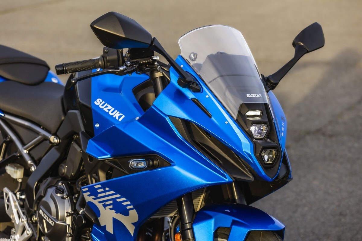 Suzuki GSX-8R: la virtù sta nel mezzo +VIDEO+