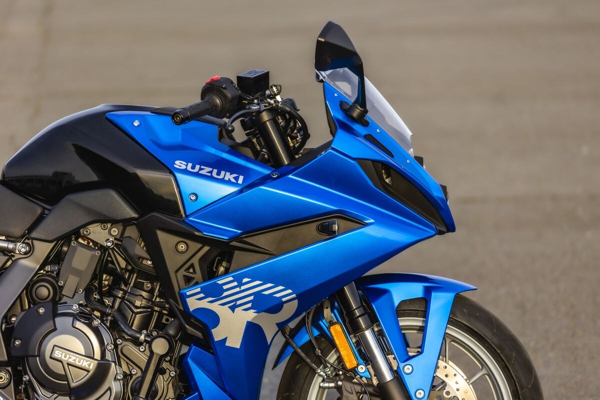 Suzuki GSX-8R: la virtù sta nel mezzo +VIDEO+