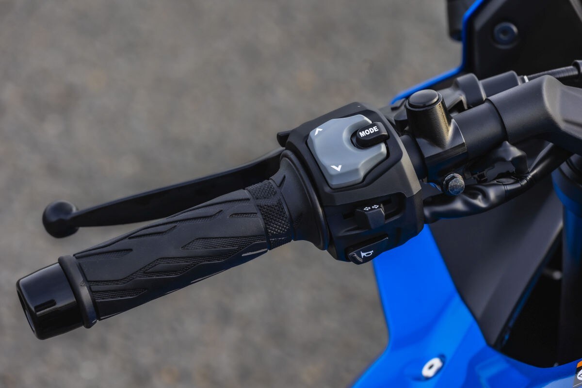 Suzuki GSX-8R: la virtù sta nel mezzo +VIDEO+