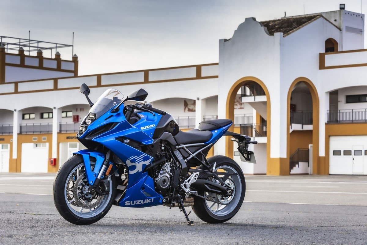 Suzuki GSX-8R: la virtù sta nel mezzo +VIDEO+