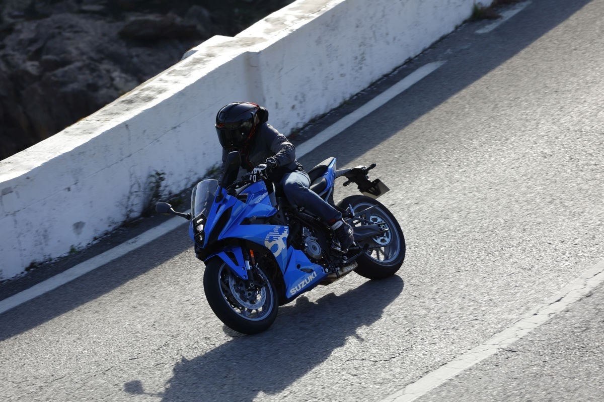 Suzuki GSX-8R: la virtù sta nel mezzo +VIDEO+