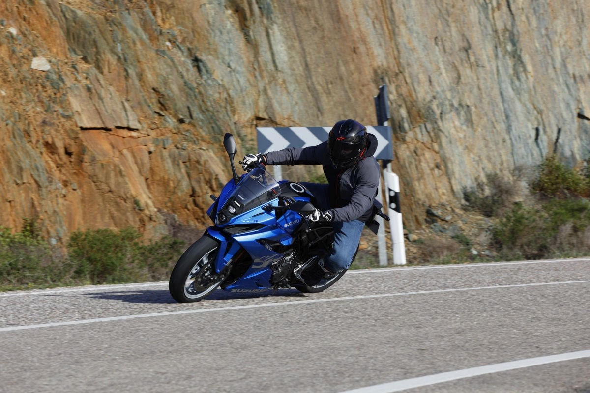 Suzuki GSX-8R: la virtù sta nel mezzo +VIDEO+