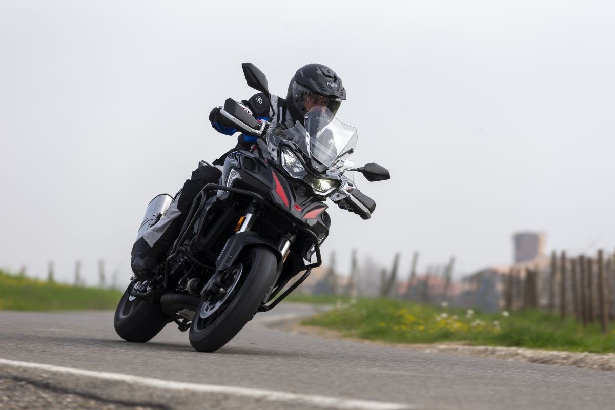 QJ Motor SRT 800 S, SRT 800 SX: la prova +VIDEO+