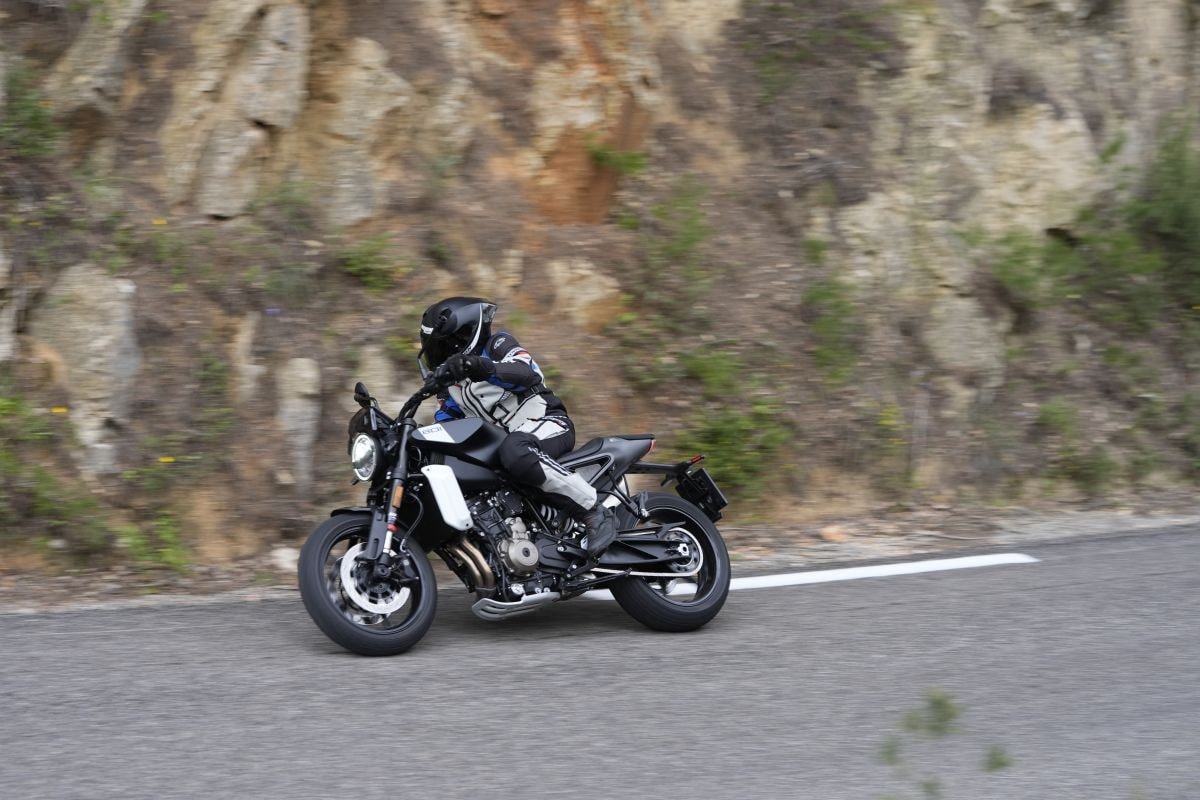 Husqvarna Svartpilen 801: una modern classic con gli anabolizzanti +VIDEO+