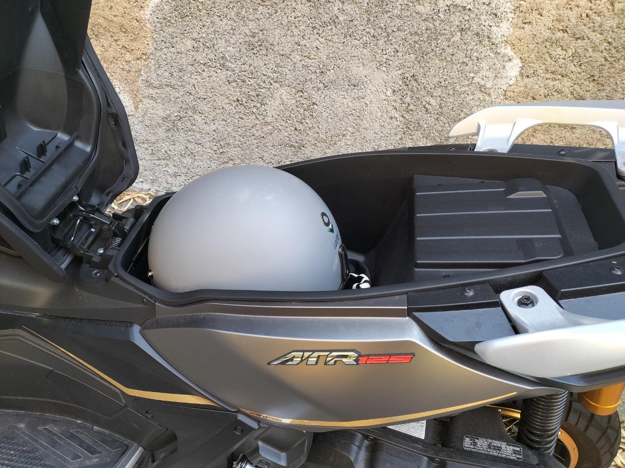 Long test: un'estate con il QJ Motor ATR 125