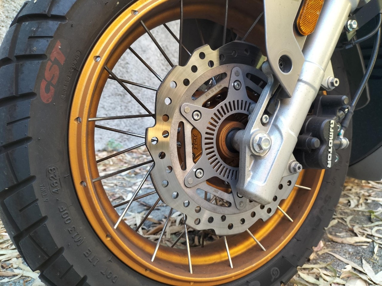 Long test: un'estate con il QJ Motor ATR 125